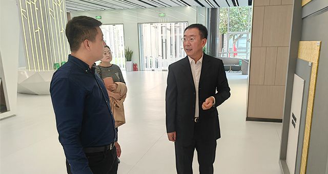 集團(tuán)董事長肖厚忠等領(lǐng)導(dǎo)一行赴三棵樹北京公司考察交流